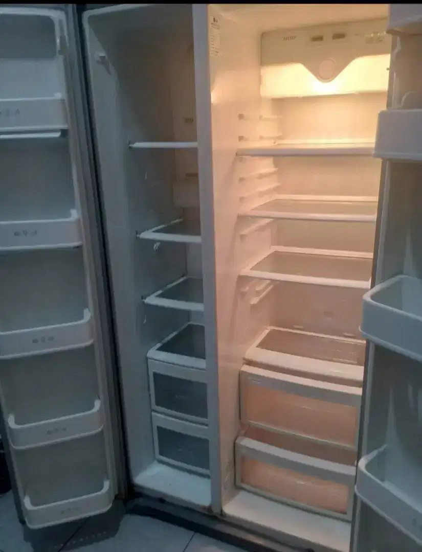Perbaikan kulkas freezer showcase langsung di tempat