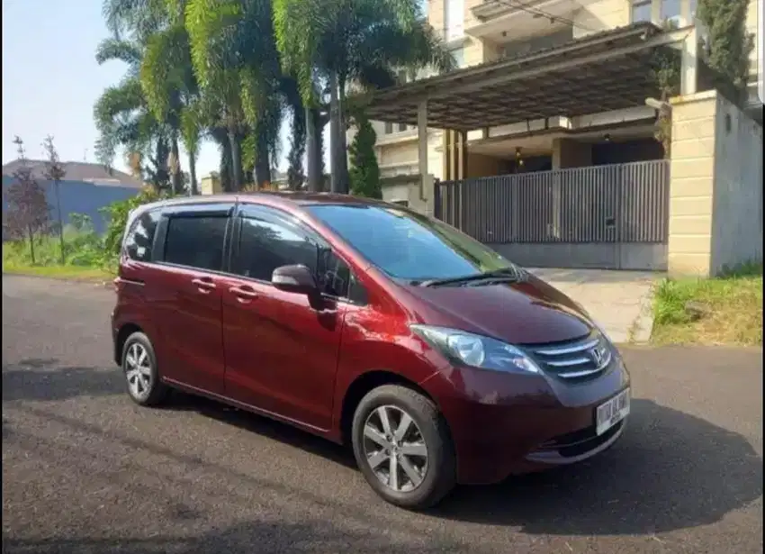 HONDA FREED 1.5 E AT 2011