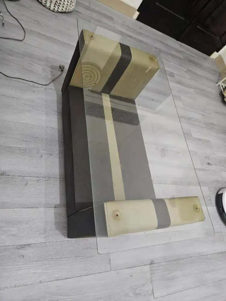 Sofa 1 set, meja makan plus kursi