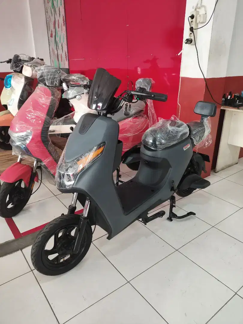 NEW ARIVVAL SEPEDA LISTRIK D60 KUALITAS BAGUS GARNSI RESMI 10THN PROMO