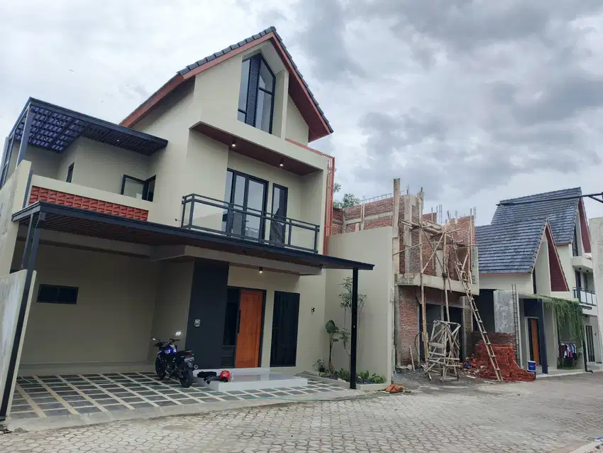 Jual Rumah Solo 600 jt-an 2 Lantai dekat Toll Kodran