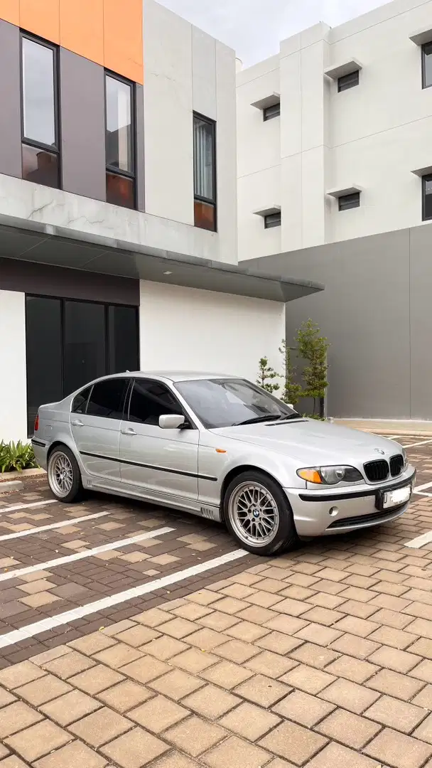 BMW 318i 2003 Bensin