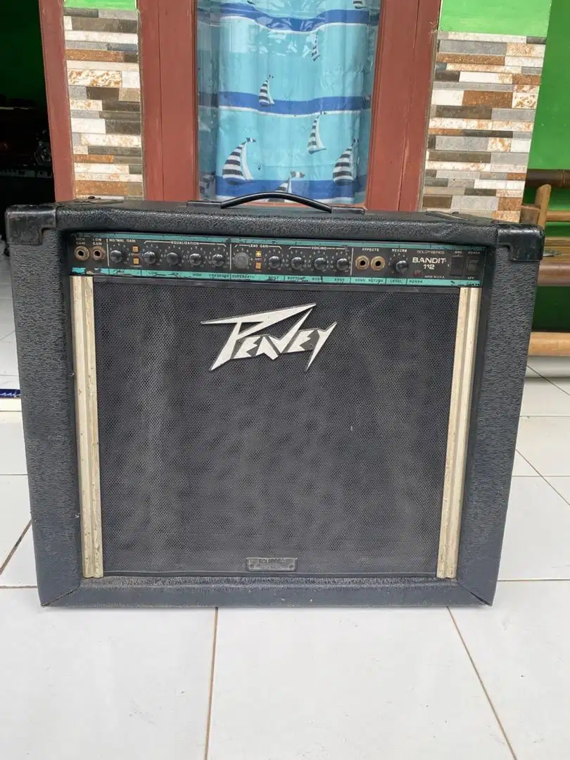 Ampli gitar peavey bandit 112 usa list biru