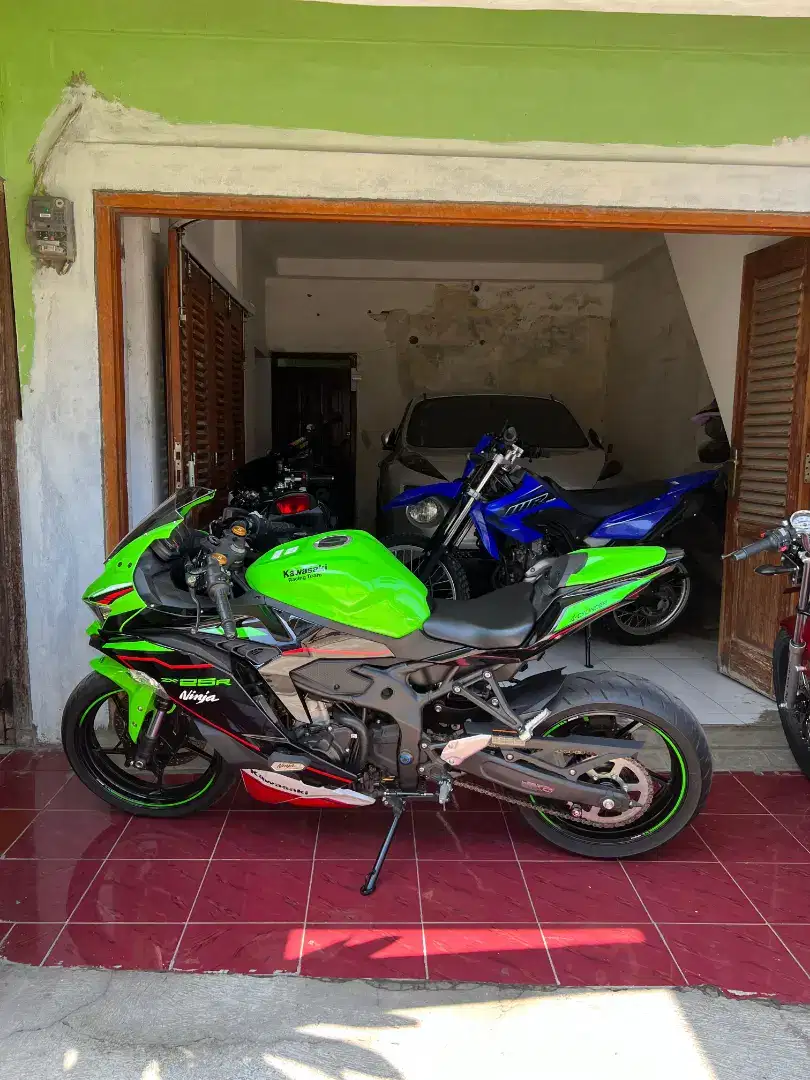 Di jual kawasaki ZX 25R,kondisi 99%,low KM