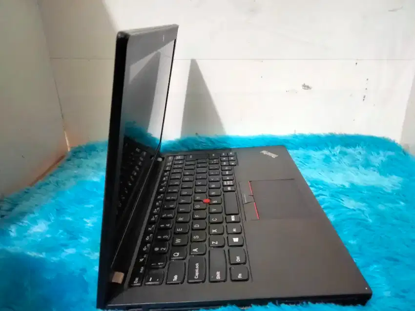 Laptop Thinkpad X260/core i3 gen6/RAM 8gb/SSD128gb/12,5inch/layar FHD