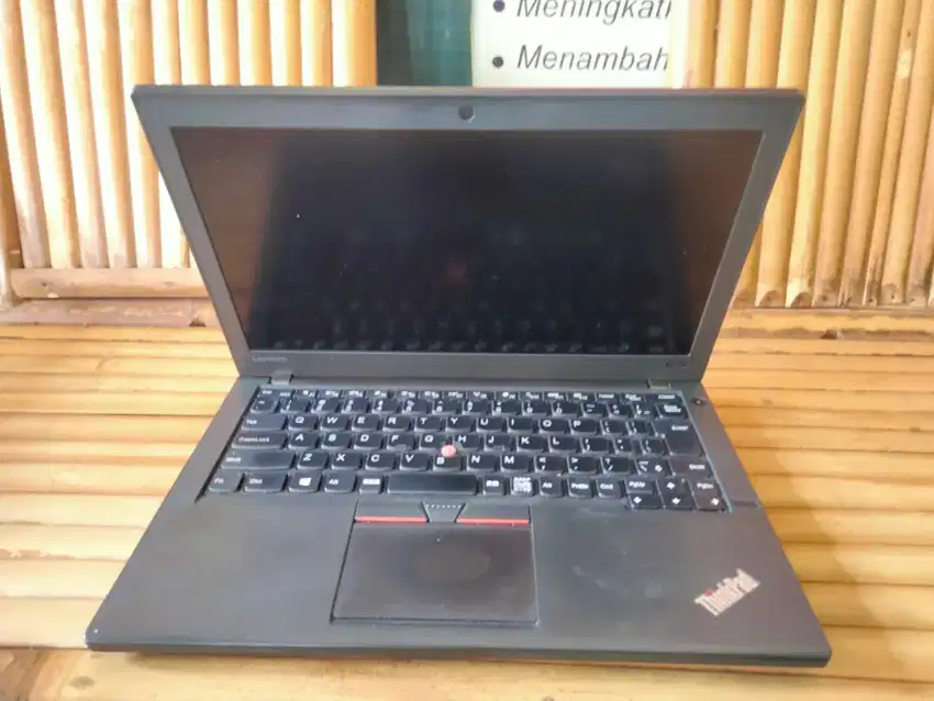 Laptop Thinkpad X260/core i3 gen6/RAM 16gb/SSD128gb/12,5inch/layar FHD