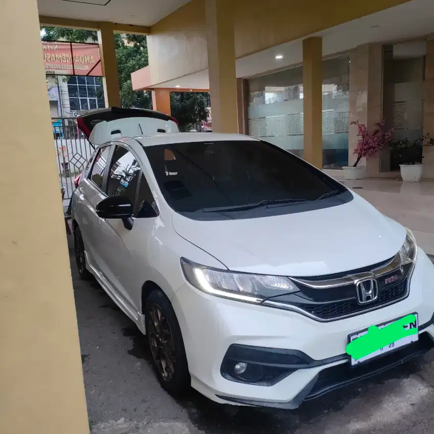 Di jual Honda jazz RS matic 2019