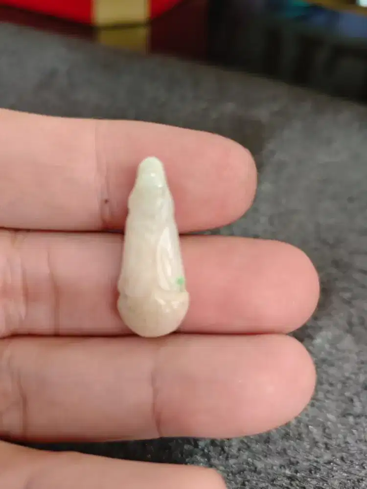 Batu Giok Putih Ukiran Dewi Quan Im