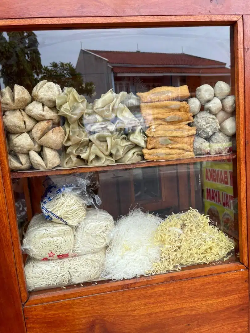 Dicari karyawan untuk bersih2 warung bakso