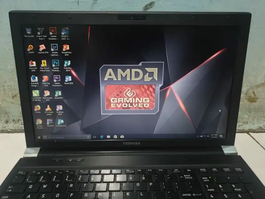 TOSHIBA I5 VGA RADEON RAM10GB BATRE OK LAYAR 15,6 TINGGAL PAKAI AJA