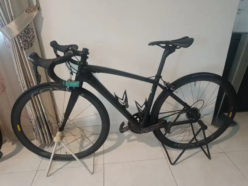 ROAD BIKE. SPECIALIZED