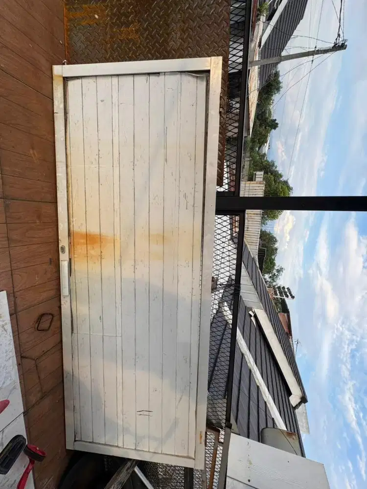 Pintu kaca alumunium