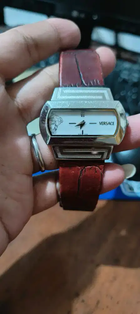 Jam tangan versace