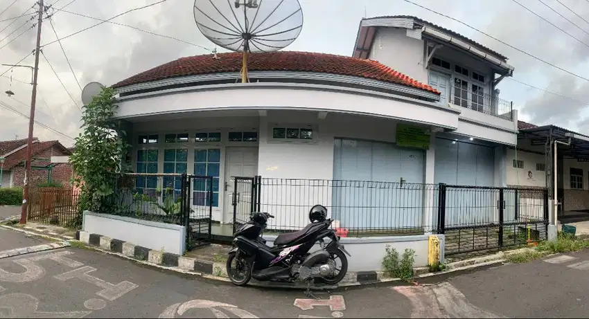 Jual Rumah SHM 1,5 lantai, Pinggir jalan