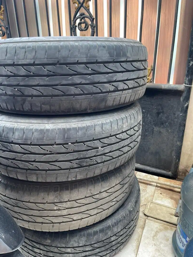 Bridgestone Alenza 215/60 R17