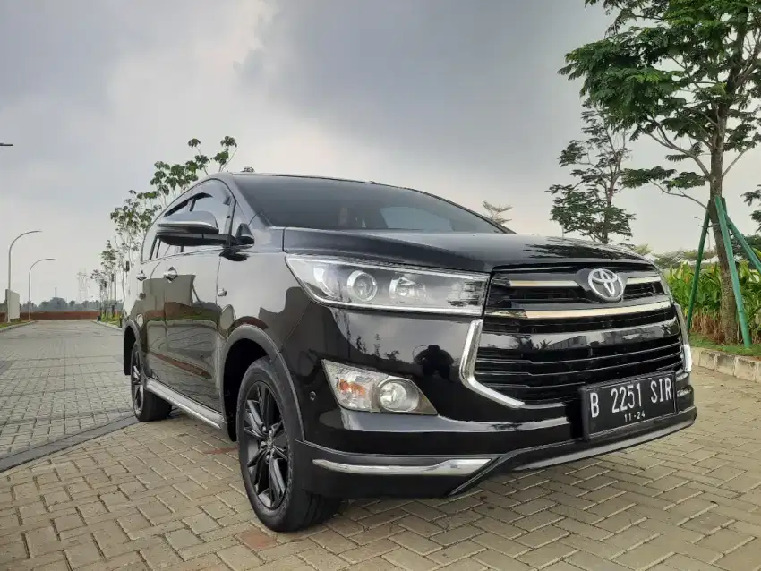 TOYOTA INNOVA VENTURER BENSIN 2019