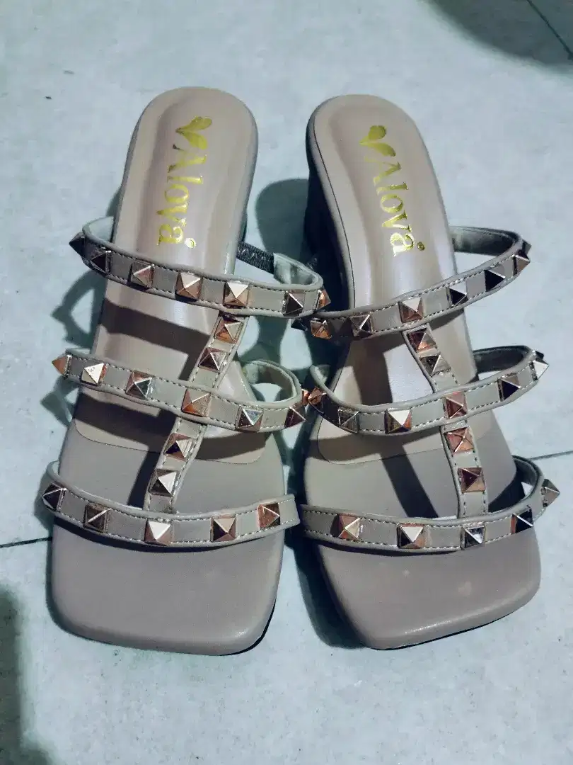 Sandal heels wanita