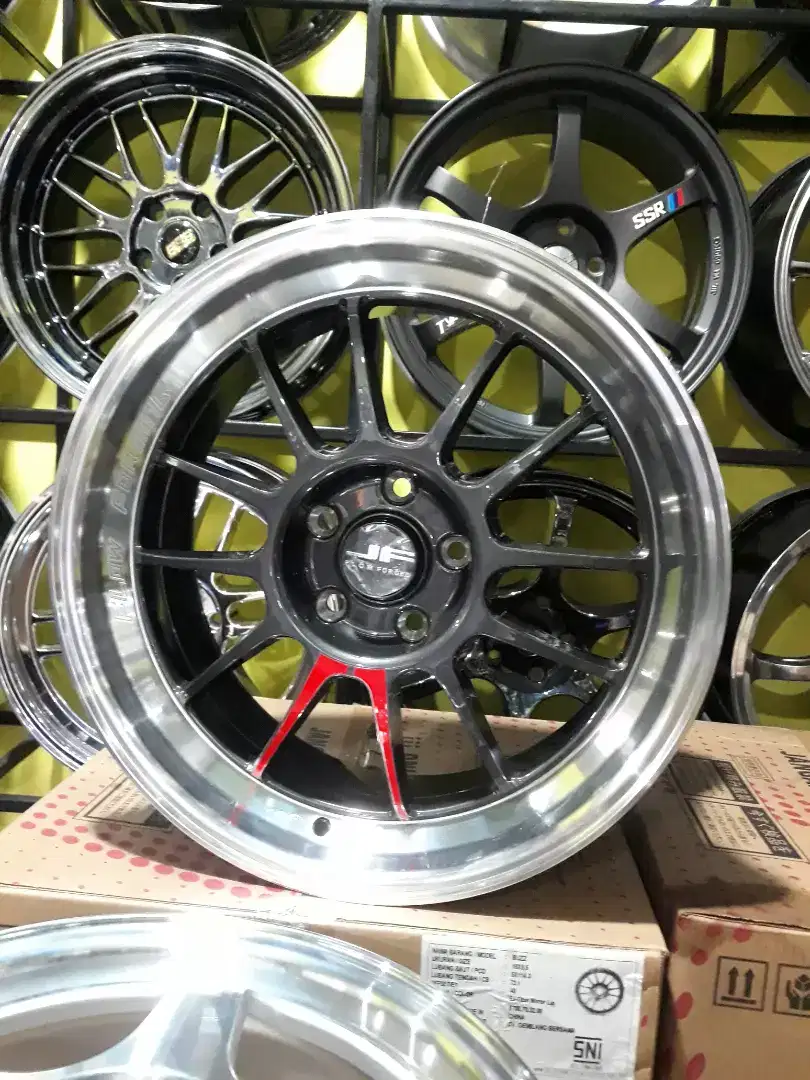 VELG BUZZ LIMITED EDITION R18×8.5 H5×114 INNOVA,HRV,CIVIC,BRV,CRV,RUSH