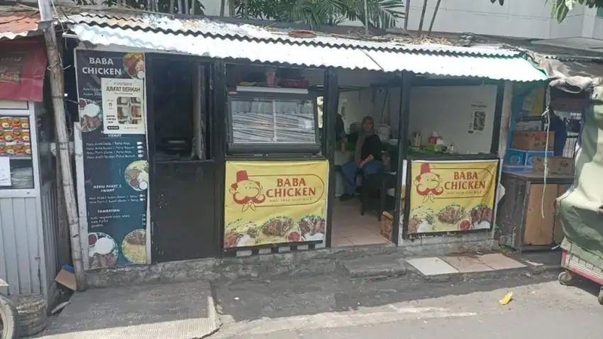 Jaga toko ayam goreng crispy - JAKSEL AMBASSADOR