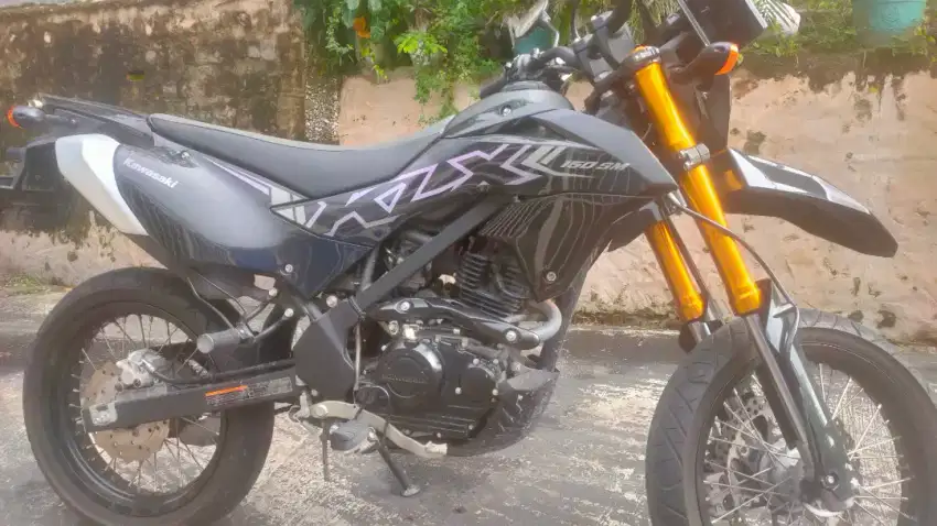 Dijual KLX SE SM 150 CC tahun 2023 akhir,wrn hitam,semua msh standar