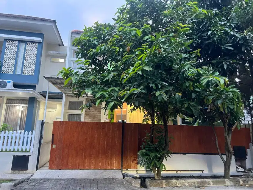 Di sewakan tahunan rumah 2 lantai fully furnished dgn owner langsung