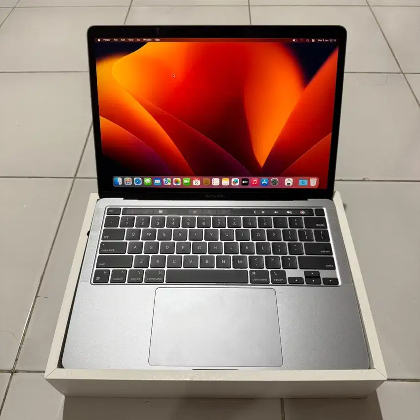 Macbook Pro M2 2022 512GB ex iBox Garansi On Sd 15 Desember 2025