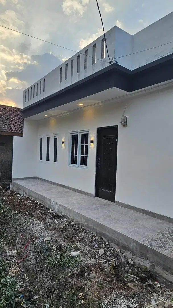 DISEWAKAN RUMAH BARU SIAP HUNI LOKASI DEKAT KE KOTA