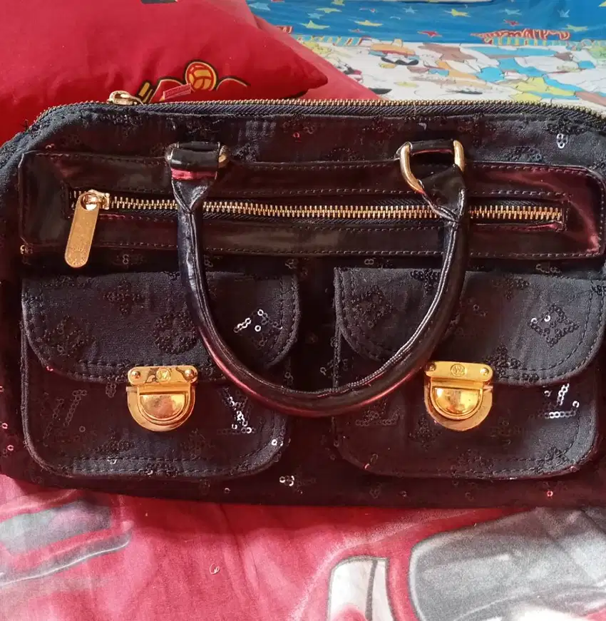 Tas jinjing hitam payet LV