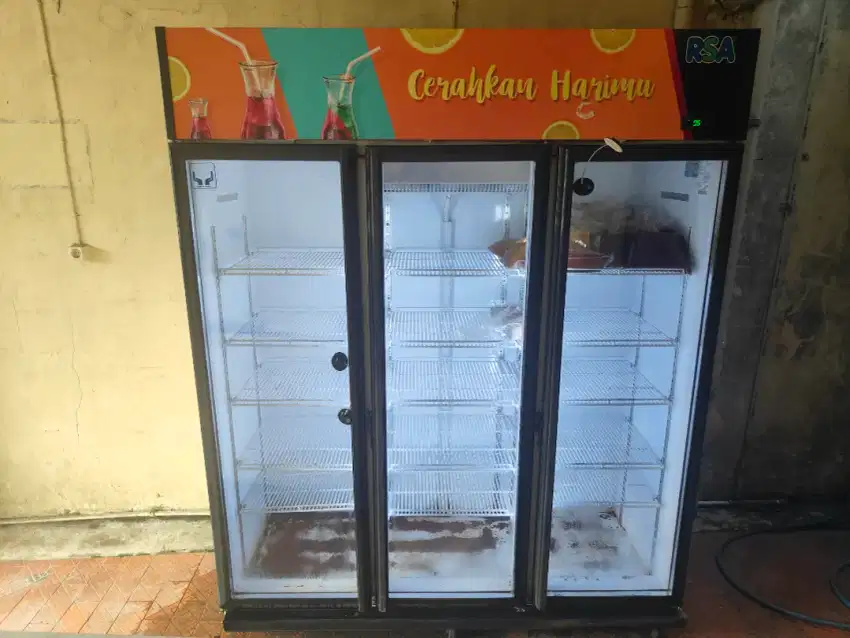 Showcase 3 pintu RSA 1300 liter (Bekas)