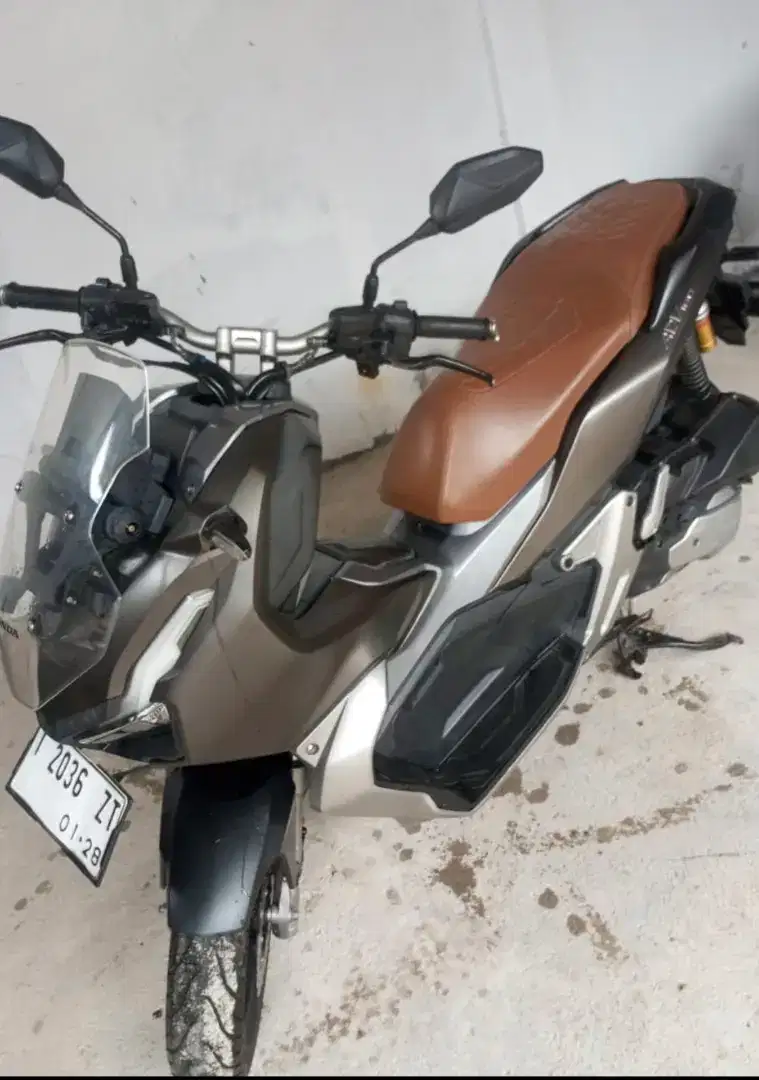 Honda ADV coklat