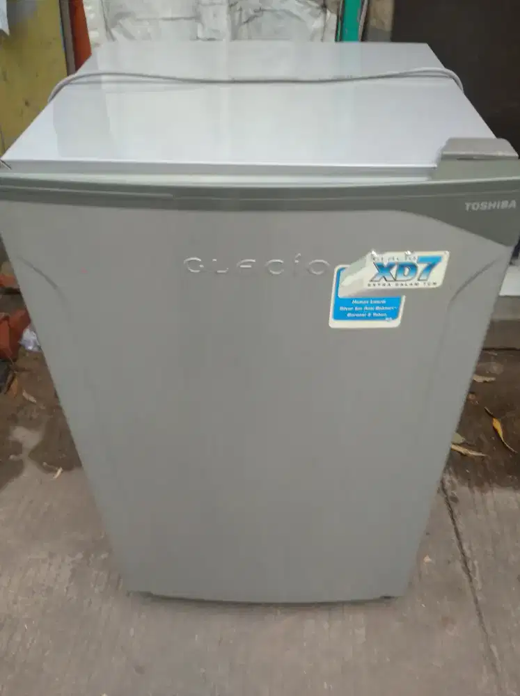Kulkas Glacio Toshiba siap pakai normal no minus