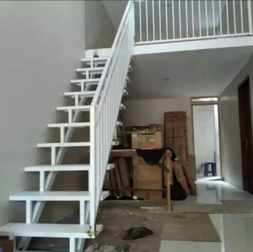 tangga rebah minimalis include railing