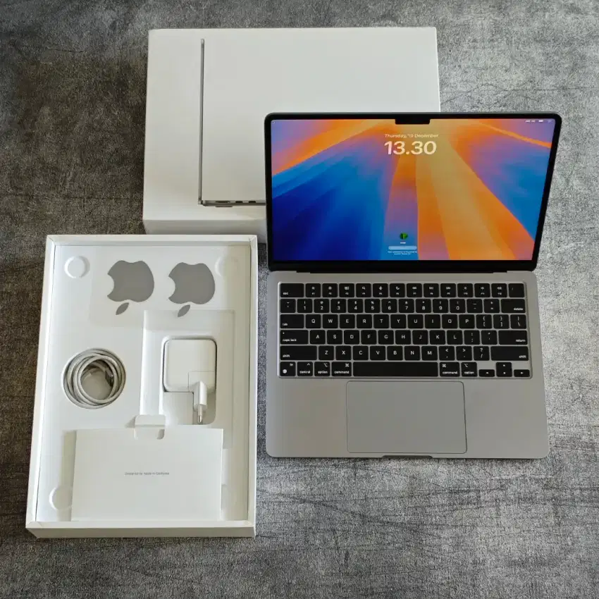 Macbook Air M2 8/256Gb Resmi Ibox Fullset Original CC rendah