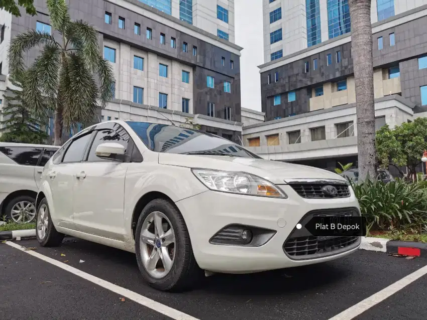 Ford Focus 1.8 2010 Putih Langka