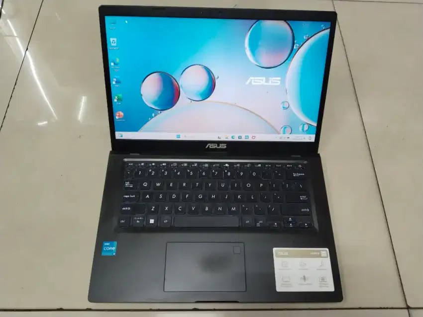 Dijual laptop Asus Vivobook Intel i3-gen 11 Grnsi on 2025-06 Ram 8 512