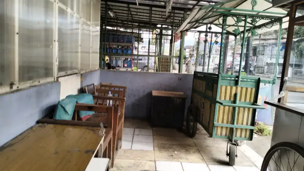 Di sewa kan Tempat dan Gerobak