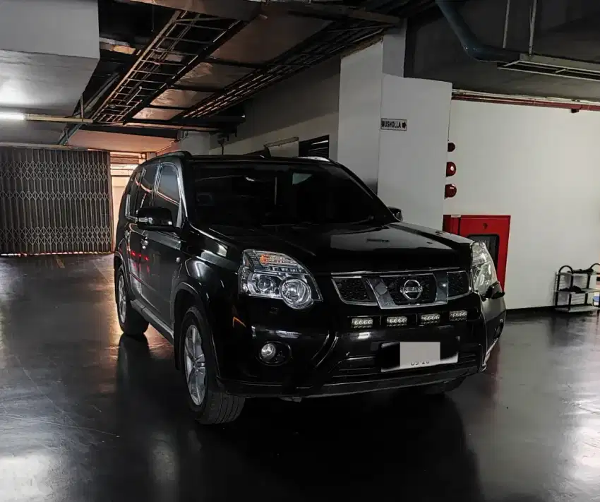 Di jual Nissan X-TRAIL T31 
Type ST 2.5 AT 2012
