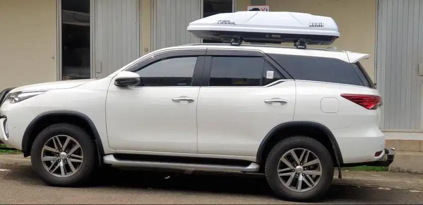 roofbox whale carrier toyota fortuner roof rack box overlander 650 L