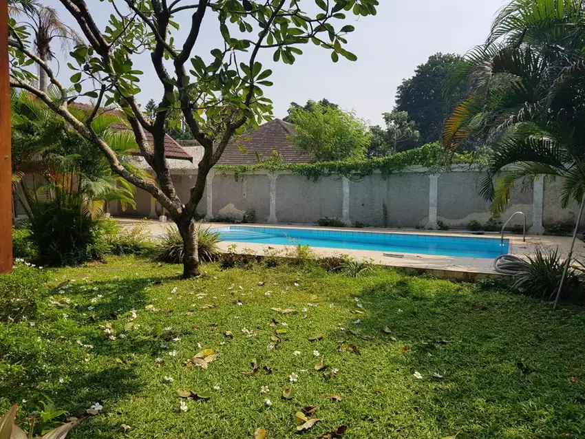 Ampera Rumah Hitung Tanah Luas 3565 Dengan Swimming Pool