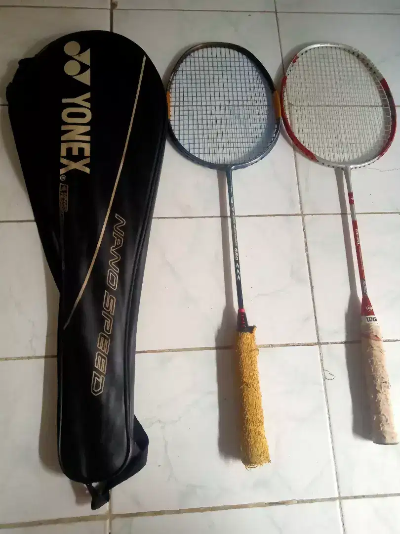 Raket badminton