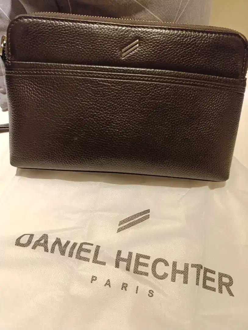 Daniel hechter pouch kulit like new