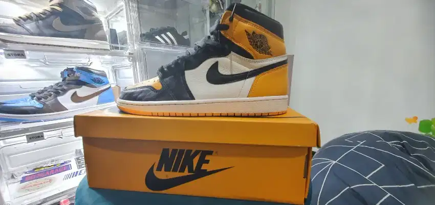 Air Jordan 1 High Yellow Taxi