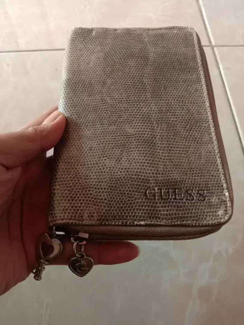 dompet GUESS pasti nya man