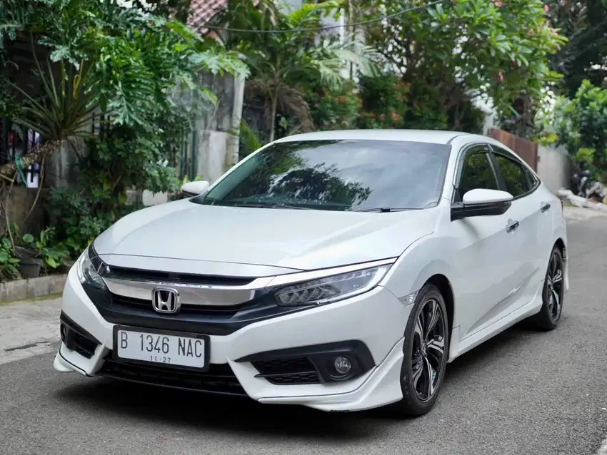 Terawat | Civic ES Turbo CVT 2017 Putih Istimewa