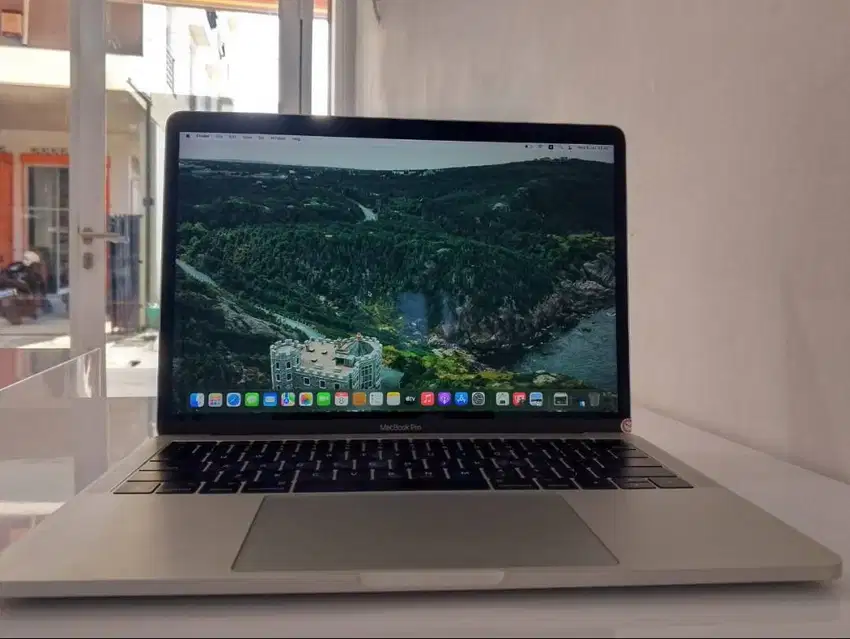 MacBook Pro 2017 i5 8/128 Murah