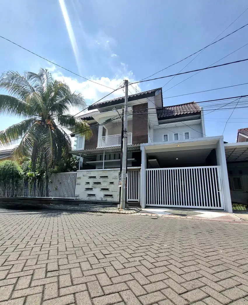 Rumah Istimewa Hook dalam Perumahan Pandanwangi Sulfat Malang