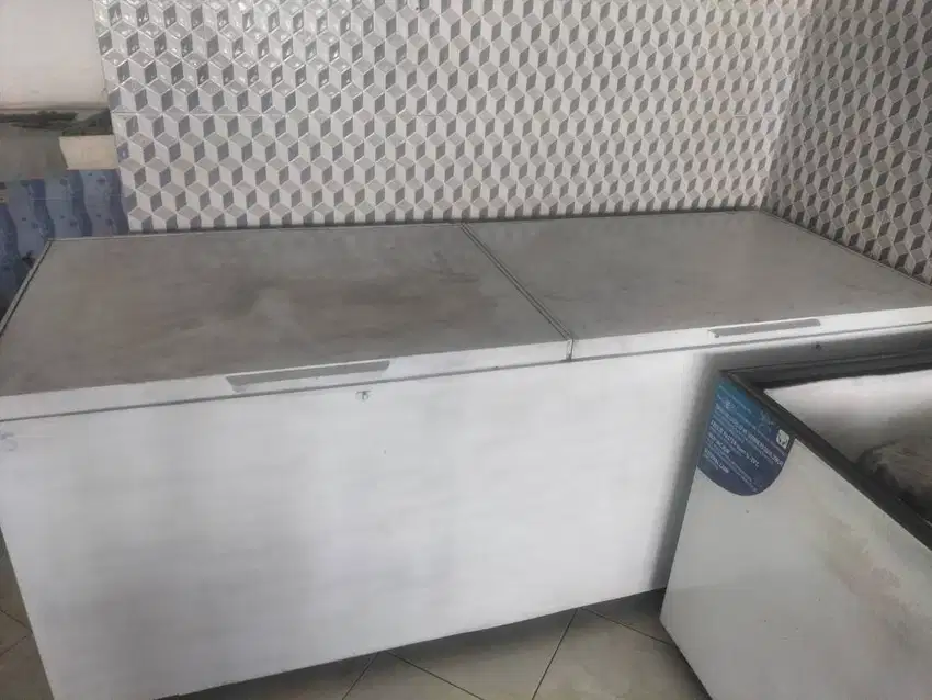 Dijual atau Disewakan Freezer box bekas Gea 1200lt mulus,bergaransi