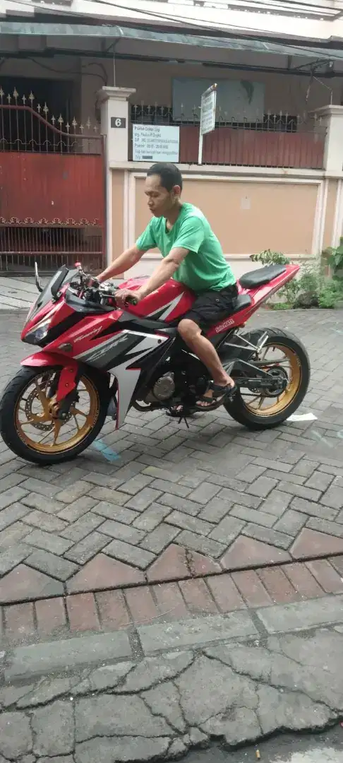 Dijual Butuh Uang Motor CBR 150 Impian