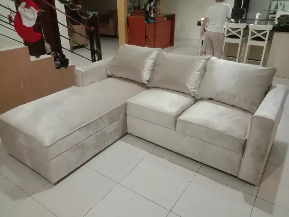 Menerima servis sofa panggilan