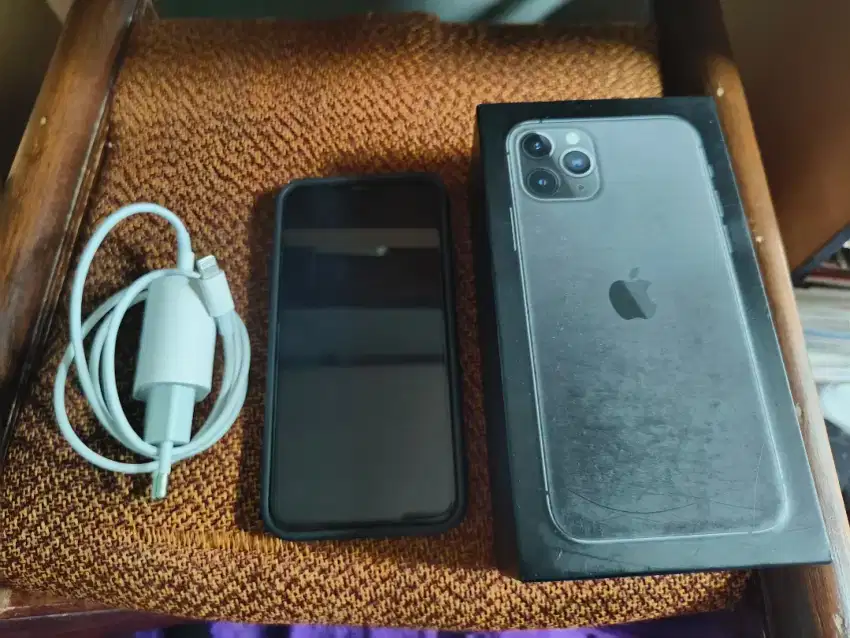 iphone 11 pro mulus like new